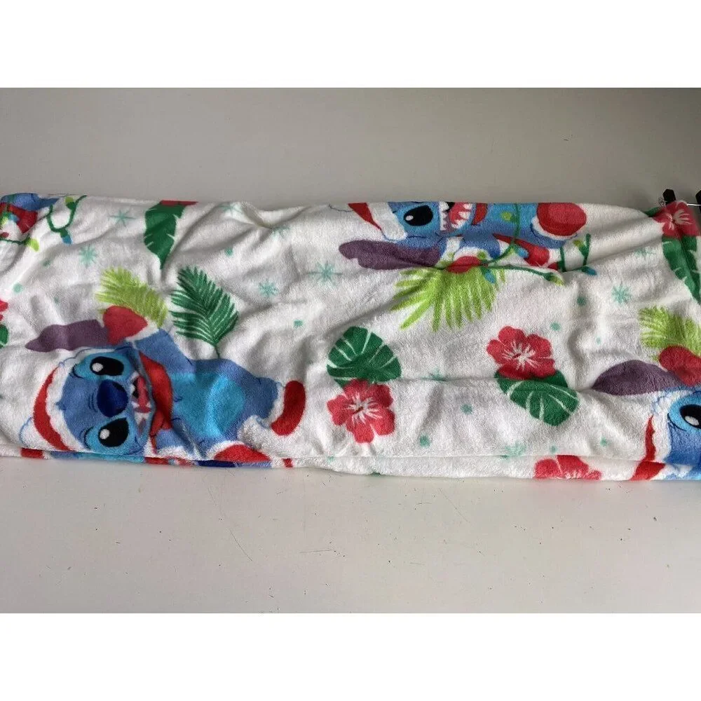 Disney Stitch With Mittens Winter Christmas Santa Hat Throw Blanket 50 X 70” NEW